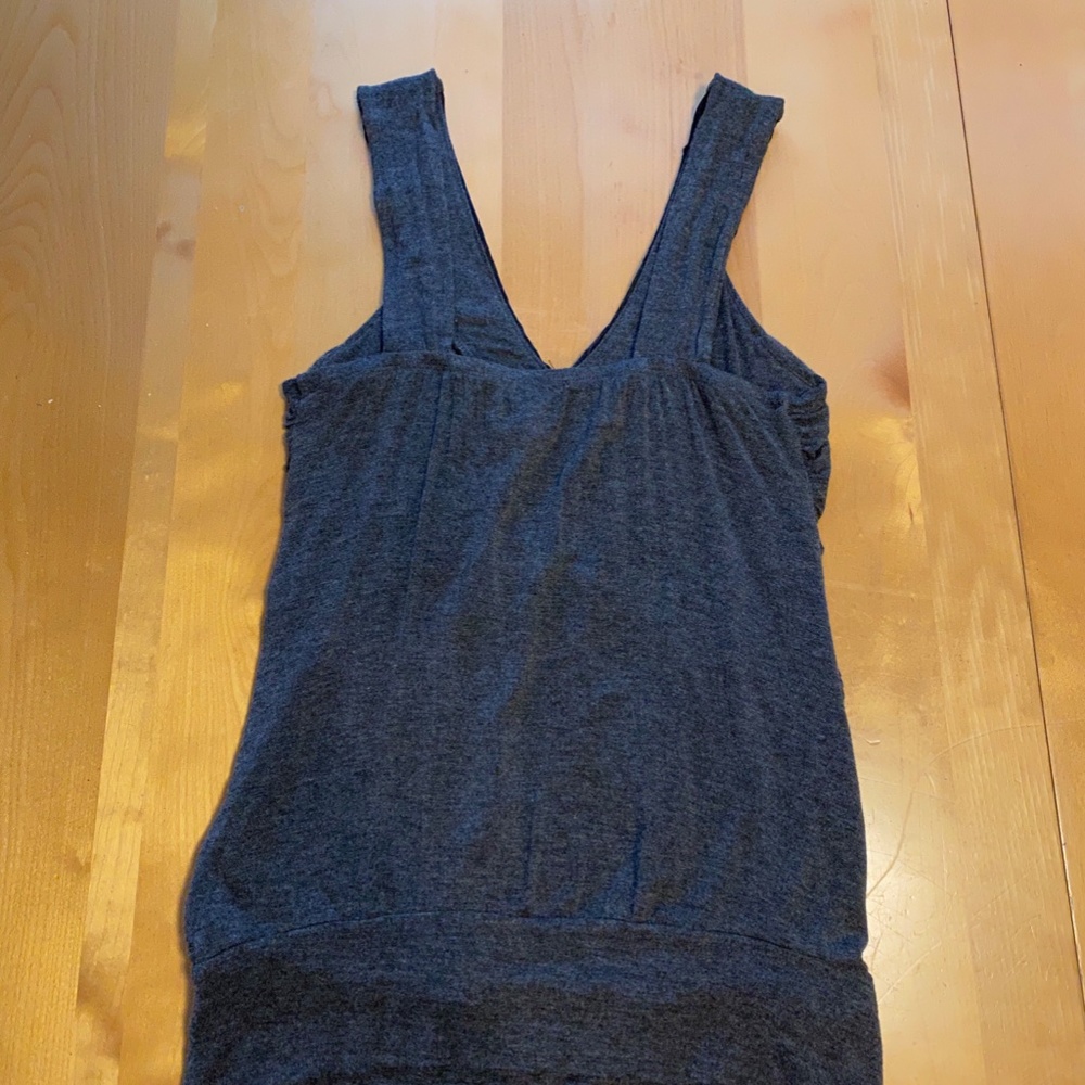 Cute flowy embellished tank top - Picture 2 of 4